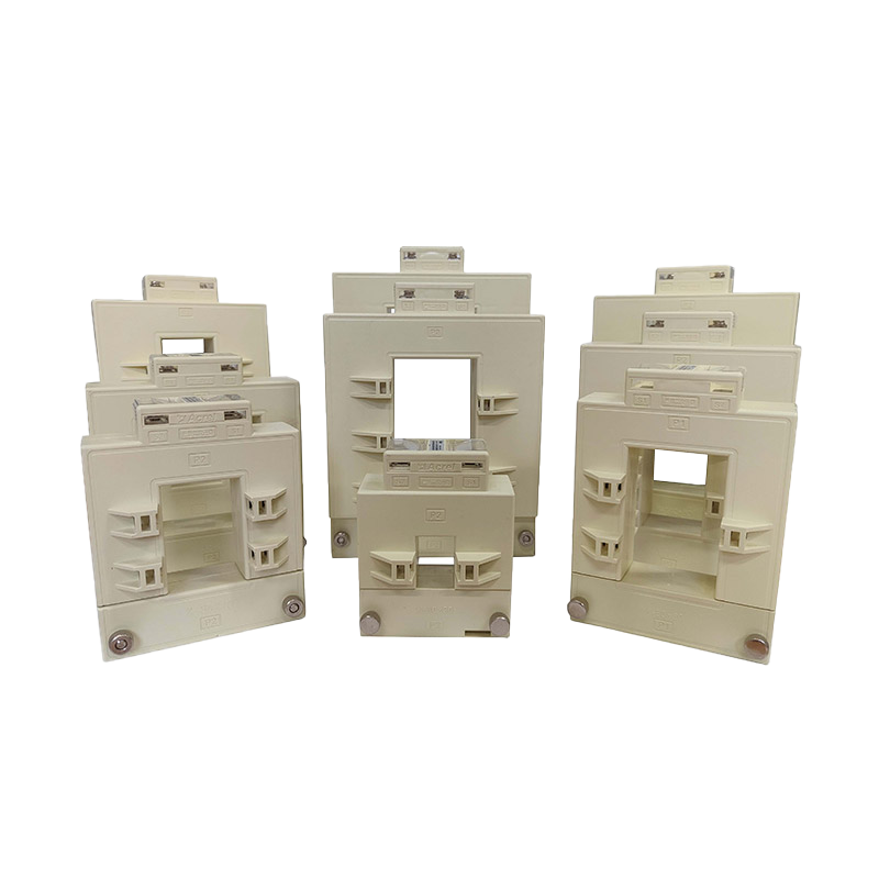 Transformátor prúdu s deleným jadrom AC série AKH-0.66/K